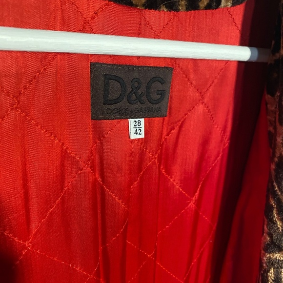 VINTAGE DOLCE & CABBANA Leopard Velvet Trench Coat with Red Quilted Lining. - Picture 4 of 6